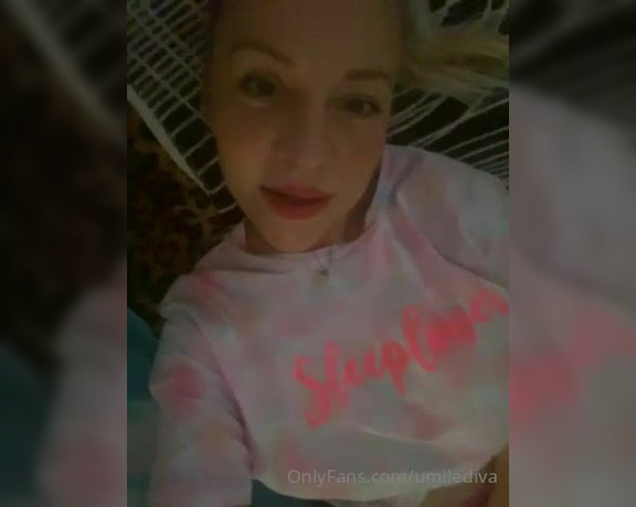 Elena mua aka umilediva - 11-15-2021 OnlyFans Video - Cominciamo settimana così