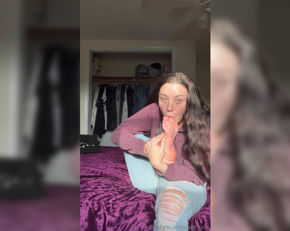 JaydeSoless aka jaydesoless - 12-06-2023 OnlyFans Video - Sucking my toes and showing my soles for you