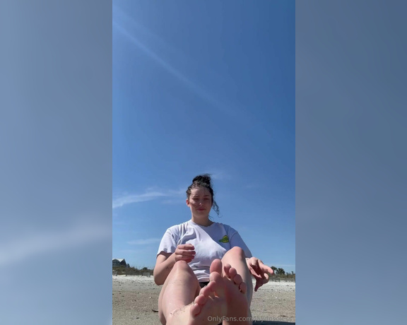 JaydeSoless aka jaydesoless - 10-10-2024 OnlyFans Video - Public beach soles  Nice toes was a good touch