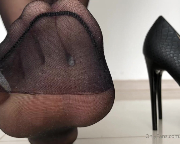 Lady_Katarzyna aka lady_katarzyna - 02-26-2021 OnlyFans Video - 037 Just look at every single fiber of my tights