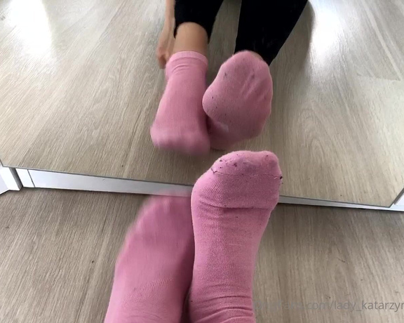 Lady_Katarzyna aka lady_katarzyna - 05-30-2021 OnlyFans Video - Video Taking off my socks