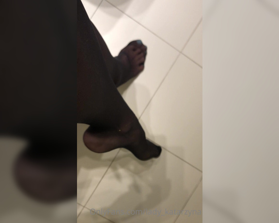 Lady_Katarzyna aka lady_katarzyna - 06-24-2021 OnlyFans Video - New video Beautiful gold anklet