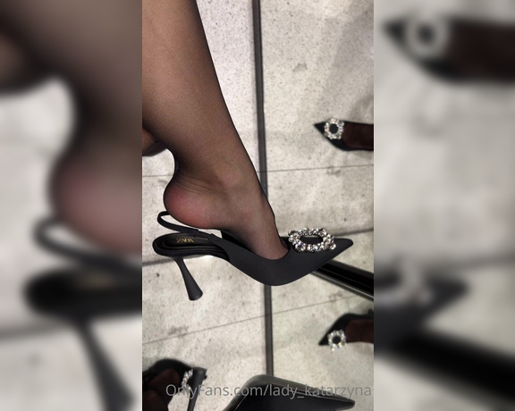 Lady_Katarzyna aka lady_katarzyna - 11-05-2022 OnlyFans Video - Seeing my feet dangling a heel makes you so weak