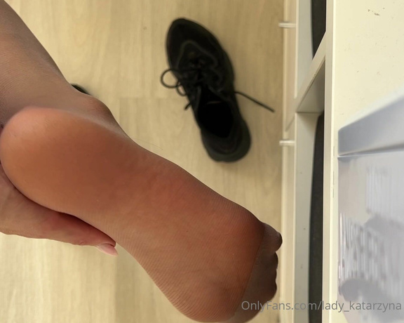 Lady_Katarzyna aka lady_katarzyna - 08-26-2023 OnlyFans Video - Pantyhose and sneakers for Maciek