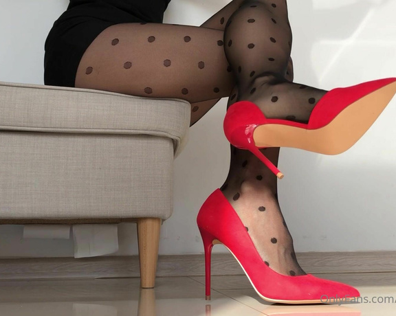 Lady_Katarzyna aka lady_katarzyna - 09-21-2023 OnlyFans Video - Cute dotty pantyhose and sexy red heels