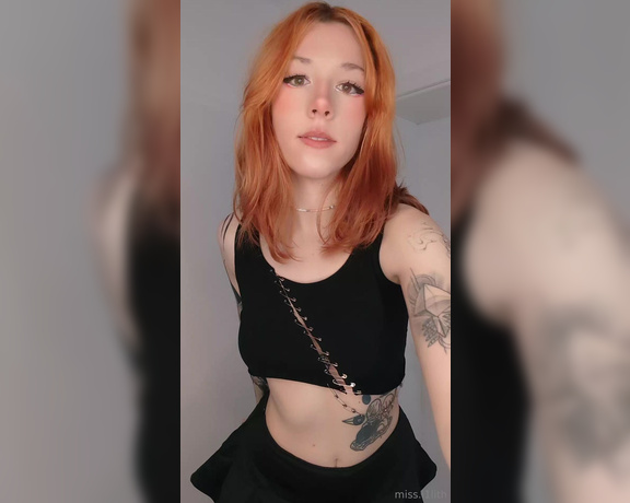 Miss Lilith aka miss.l1lith - 01-08-2025 OnlyFans Video - Such a short crop top o