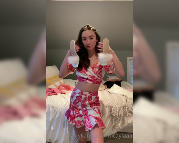 Cayla Bri aka caylabri - 03-16-2021 OnlyFans Video - Chatty no makeup try on haul Showing you my BIRTHDAY OUTFIT CHOICES  April 2nd tell