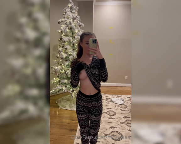 Cayla Bri aka caylabri - 12-21-2022 OnlyFans Video - I have a surprise for u