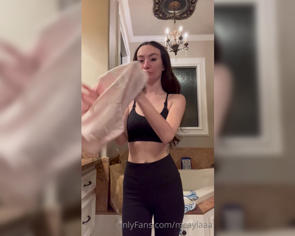 Cayla Bri aka caylabri - 01-06-2023 OnlyFans Video - Getting ready for Pilates