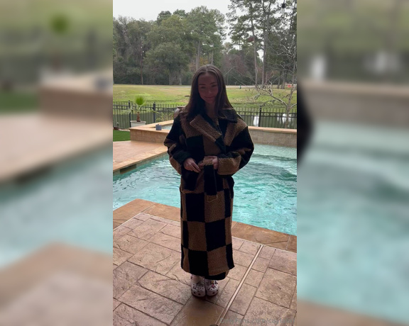 Cayla Bri aka caylabri - 01-18-2024 OnlyFans Video - I got this super cute new coat