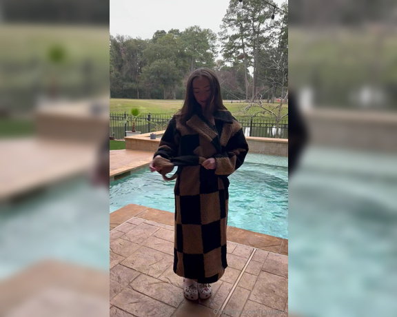 Cayla Bri aka caylabri - 01-18-2024 OnlyFans Video - I got this super cute new coat