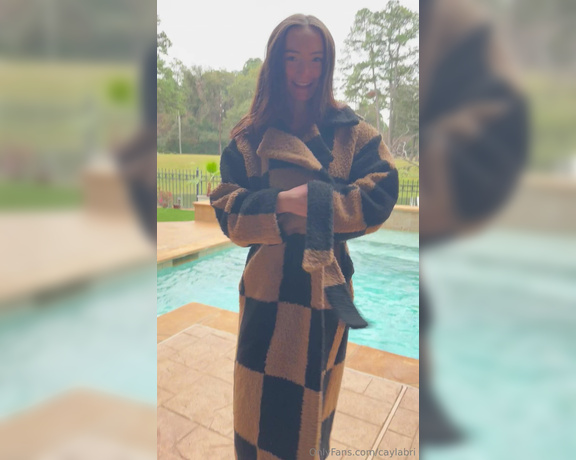 Cayla Bri aka caylabri - 01-18-2024 OnlyFans Video - I got this super cute new coat