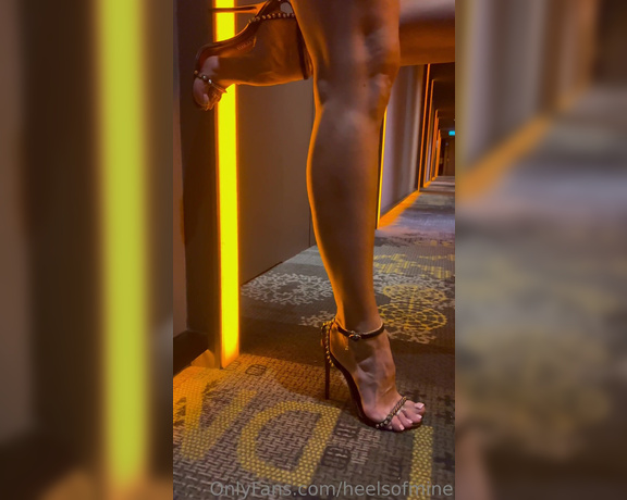 Heels of mine aka heelsofmine - 04-01-2023 OnlyFans Video - Walking in hotel corridor