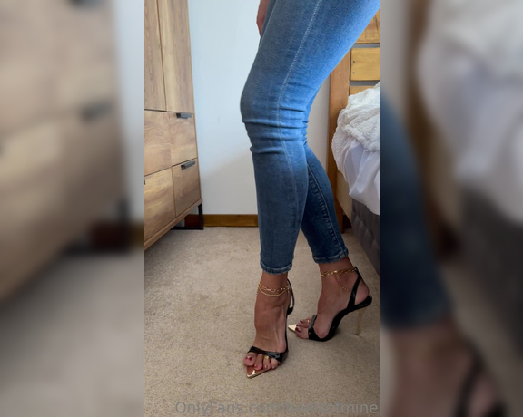 Heels of mine aka heelsofmine - 07-31-2023 OnlyFans Video - Do you like heels and jeans