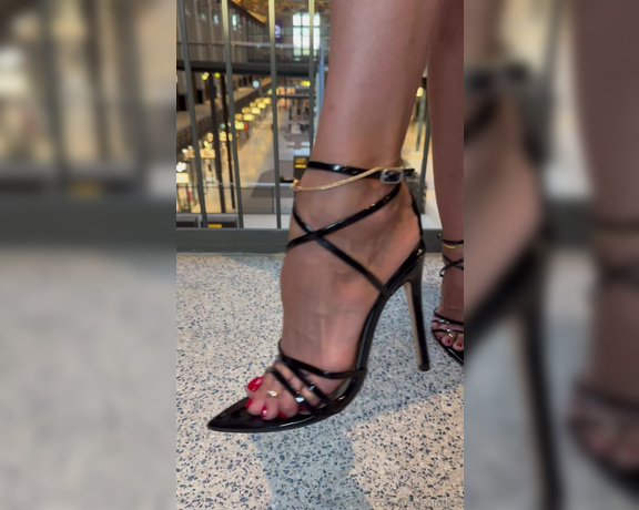 Heels of mine aka heelsofmine - 09-08-2023 OnlyFans Video - How about teasing in public