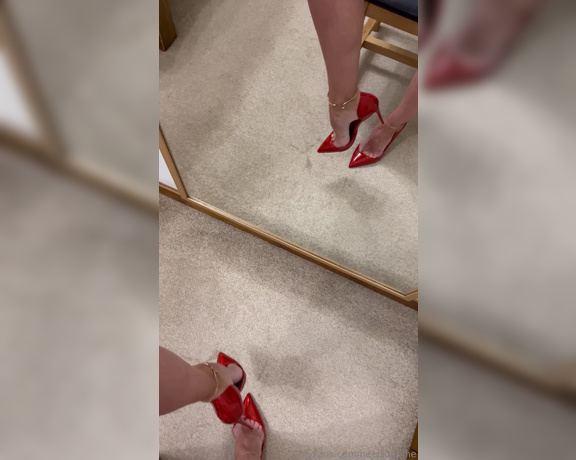 Heels of mine aka heelsofmine - 11-02-2023 OnlyFans Video - Enjoy my red holo heels