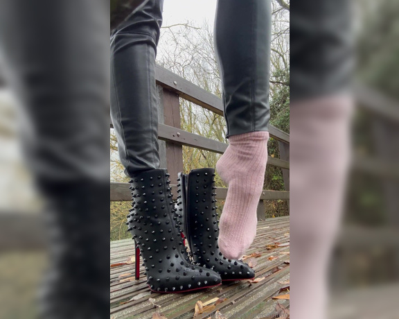 Heels of mine aka heelsofmine - 12-13-2023 OnlyFans Video - Boots time