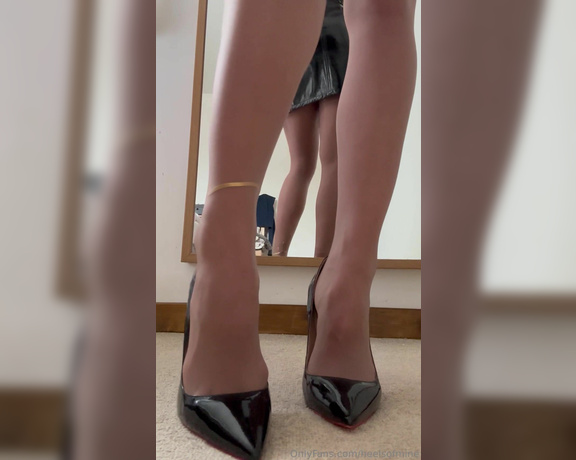 Heels of mine aka heelsofmine - 01-18-2024 OnlyFans Video - Make sure my red soles are perfectly clean