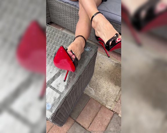 Heels of mine aka heelsofmine - 04-17-2024 OnlyFans Video - Warmer weather and summer vibe