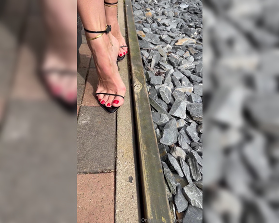 Heels of mine aka heelsofmine - 05-14-2024 OnlyFans Video - Enjoying the sun