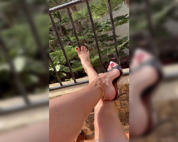 Heels of mine aka heelsofmine - 05-27-2024 OnlyFans Video - In love in this sunny weather