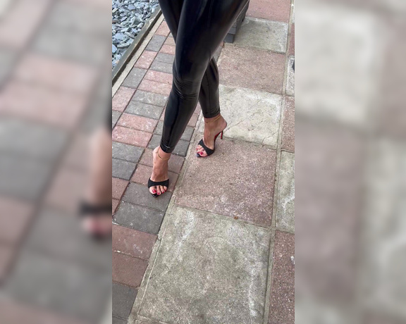 Heels of mine aka heelsofmine - 06-10-2024 OnlyFans Video - Today something different than content from my holiday