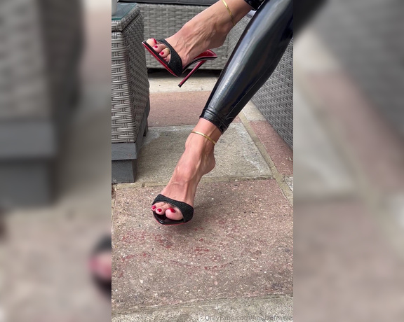 Heels of mine aka heelsofmine - 06-10-2024 OnlyFans Video - Today something different than content from my holiday