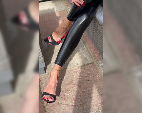 Heels of mine aka heelsofmine - 06-10-2024 OnlyFans Video - Today something different than content from my holiday