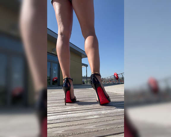 Heels of mine aka heelsofmine - 06-26-2024 OnlyFans Video - In love in this weather