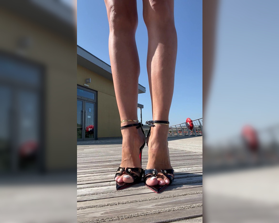 Heels of mine aka heelsofmine - 06-26-2024 OnlyFans Video - In love in this weather