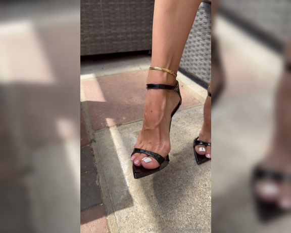 Heels of mine aka heelsofmine - 07-08-2024 OnlyFans Video - I know you like what you see