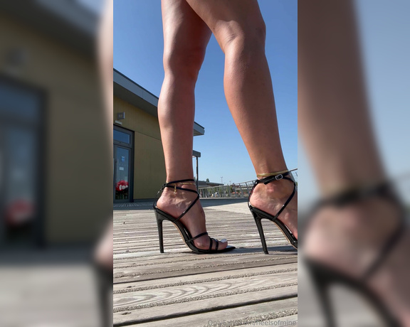 Heels of mine aka heelsofmine - 07-09-2024 OnlyFans Video - Little bit of show off on my break