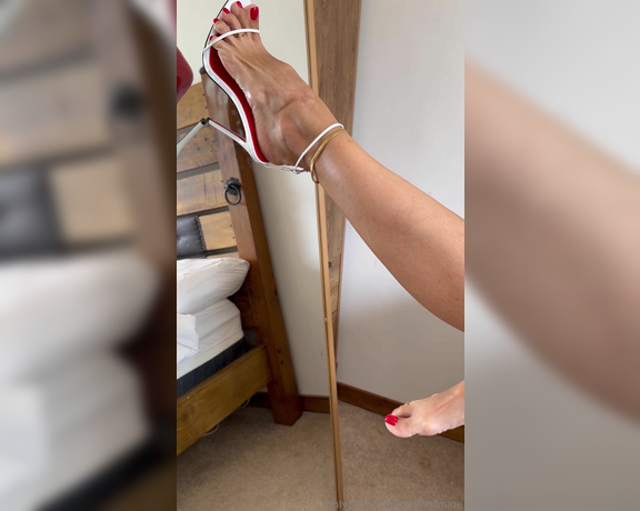 Heels of mine aka heelsofmine - 08-13-2024 OnlyFans Video - Enjoy my beautiful white sandals