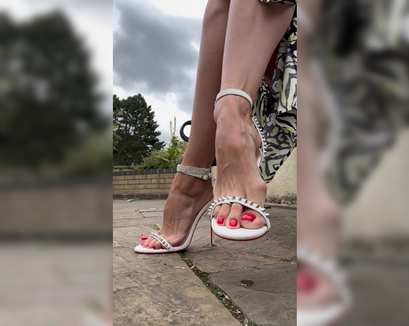 Heels of mine aka heelsofmine - 08-15-2024 OnlyFans Video - Would you like to come with me to the park