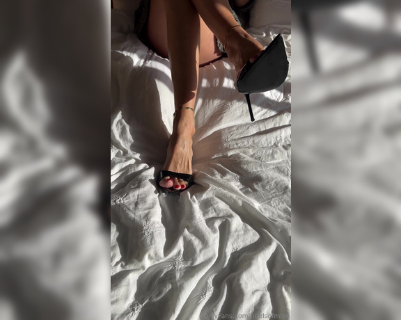 Heels of mine aka heelsofmine - 11-15-2024 OnlyFans Video - Ill listen music and you worship me