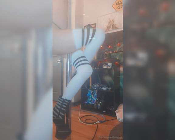 Lillith Lethya aka lillithlethya - 04-22-2020 OnlyFans Video - Working on pile moves but I suck