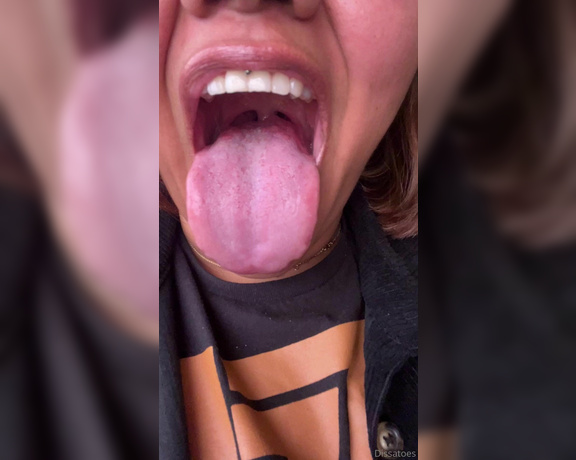 Dissa aka dissatoes - 03-26-2024 OnlyFans Video - Some tongue  action for you