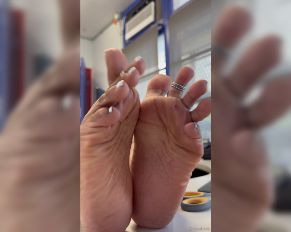 Dissa aka dissatoes - 08-08-2024 OnlyFans Video - Smell my feet