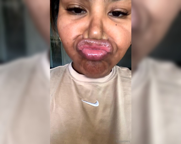 Dissa aka dissatoes - 07-27-2024 OnlyFans Video - Tongue and lips smelling_epd1