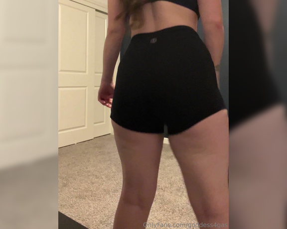 GasGoddess aka goddess4gas - 12-06-2023 OnlyFans Video - Who doesnt love spandex shorts