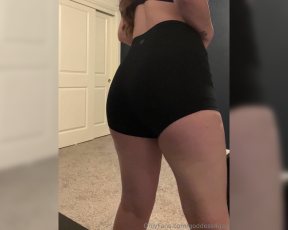 GasGoddess aka goddess4gas - 12-06-2023 OnlyFans Video - Who doesnt love spandex shorts