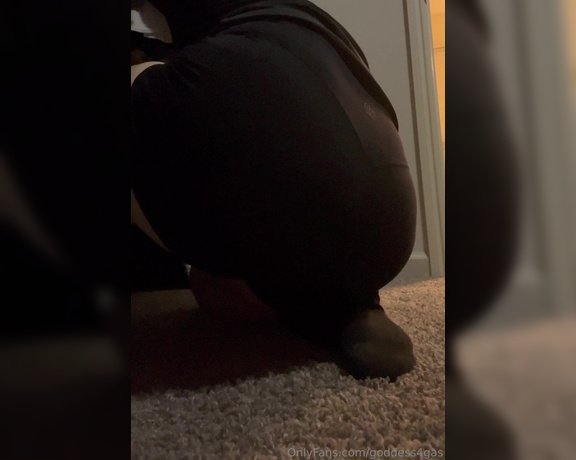 GasGoddess aka goddess4gas - 12-20-2023 OnlyFans Video - Just trying to get my closet organized but the gas decides when its ready