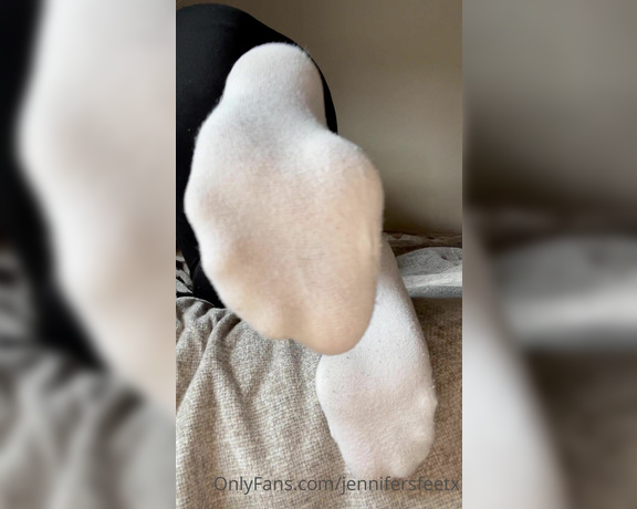 Jennifers feet aka jennifersfeetx - 05-05-2021 OnlyFans Video - Sweaty sock removal, oh my god they stink  decided to do a little moisturise too