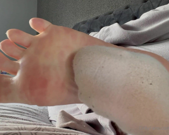 Jennifers feet aka jennifersfeetx - 09-16-2022 OnlyFans Video - Dirty socks and toe wriggles