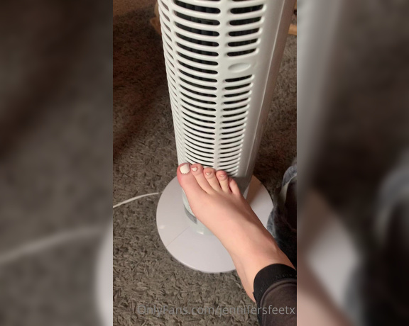 Jennifers feet aka jennifersfeetx - 07-17-2020 OnlyFans Video - Have a bad habit of doing this with my toes on my fan it is satisfying