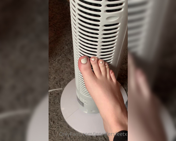 Jennifers feet aka jennifersfeetx - 07-17-2020 OnlyFans Video - Have a bad habit of doing this with my toes on my fan it is satisfying