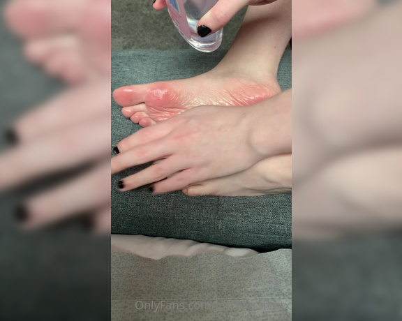 Jennifers feet aka jennifersfeetx - 03-14-2021 OnlyFans Video - maybe I do this too much, too bad I dont care