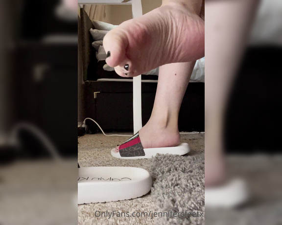 Jennifers feet aka jennifersfeetx - 04-15-2021 OnlyFans Video - POV I caught you stairing at my feet under the table but instead of telling you