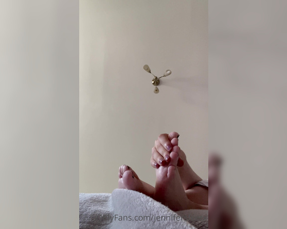 Jennifers feet aka jennifersfeetx - 10-11-2021 OnlyFans Video - If you where a little person on my floor below my couch, this is all you