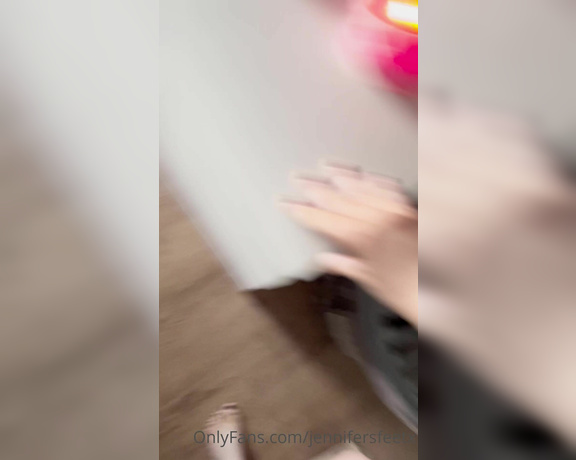 Jennifers feet aka jennifersfeetx - 11-02-2021 OnlyFans Video - Box crush